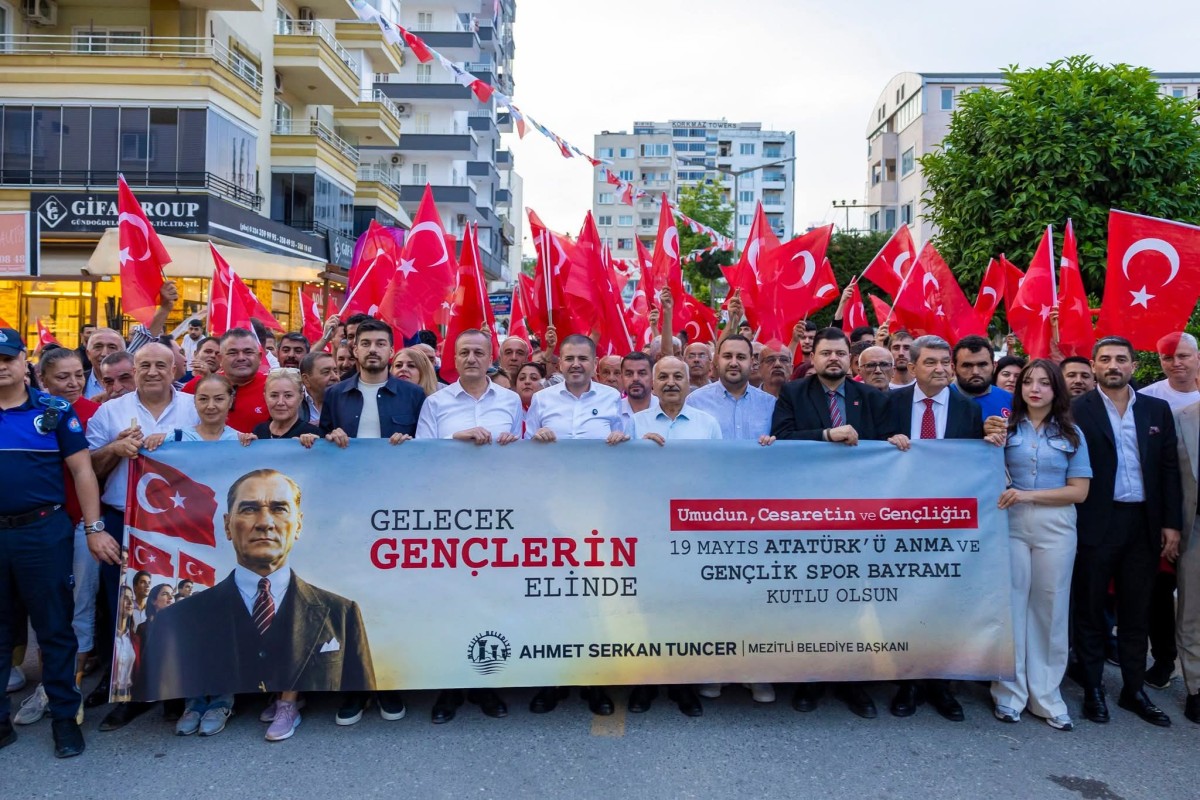 Mezitli'de 19 Mayıs Coşkusu Sokaklara Taştı 