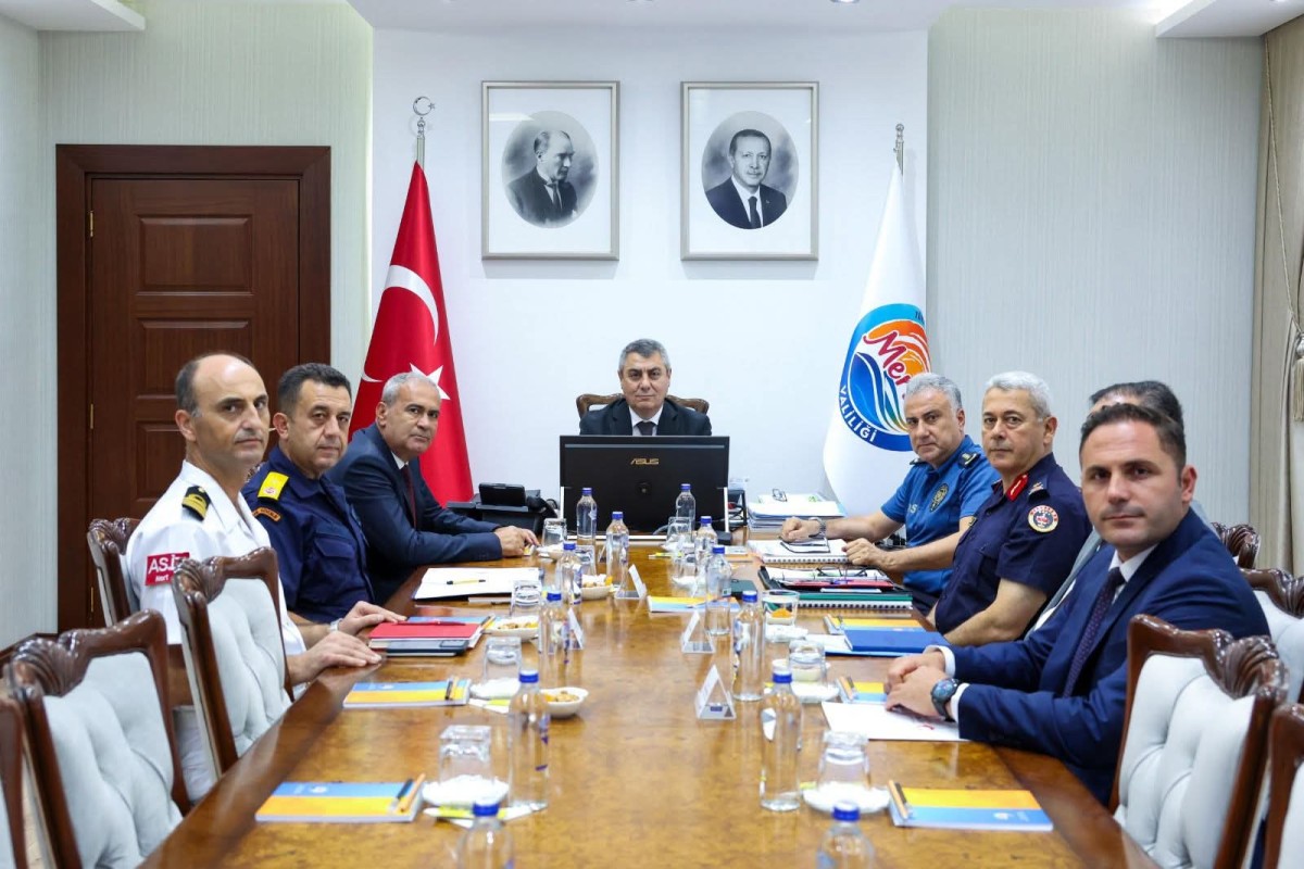 Mersin'de Dev Asayiş Operasyonu 20 Kaçak Şahıs Yakalandı